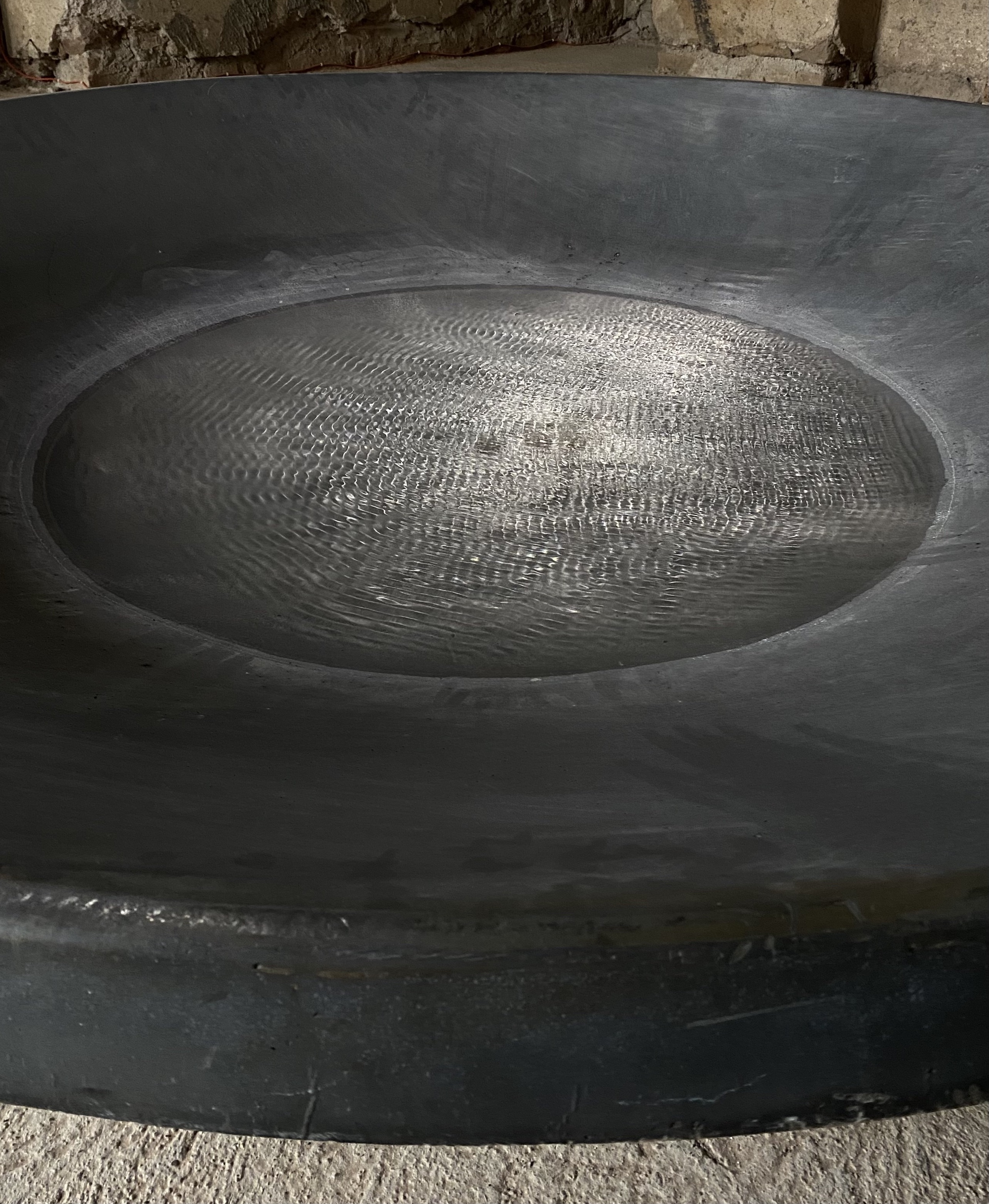 widok z bliska instalacji “Fracutred Reflecions”