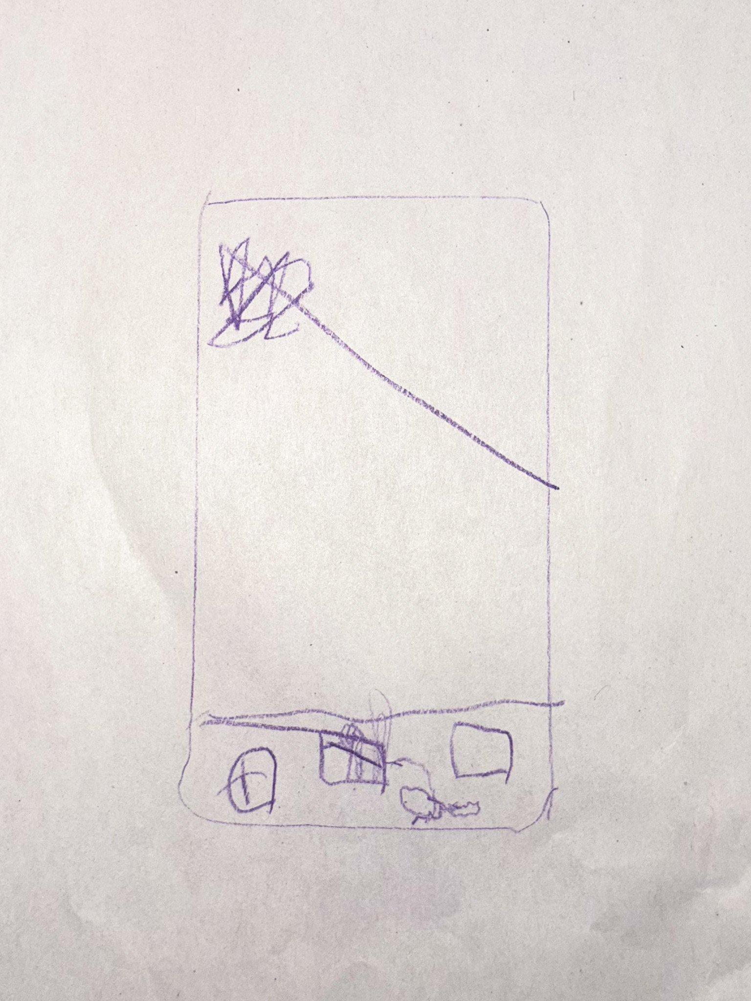Dziecięcy rysunek fioletową kredką na białym lekko pogniecionym papierze mający przedstawiać frontalnie telefon komórkowy z dodatkiem, na środku, bazgrołów.